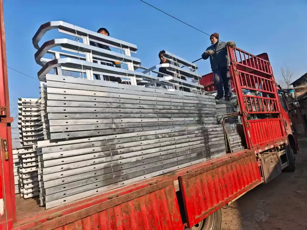 Кровельная лестница на заказ — фото продукции Dengtai